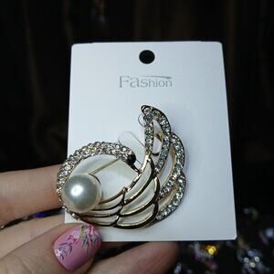 Gold Tone Rhinestone Swan Brooch